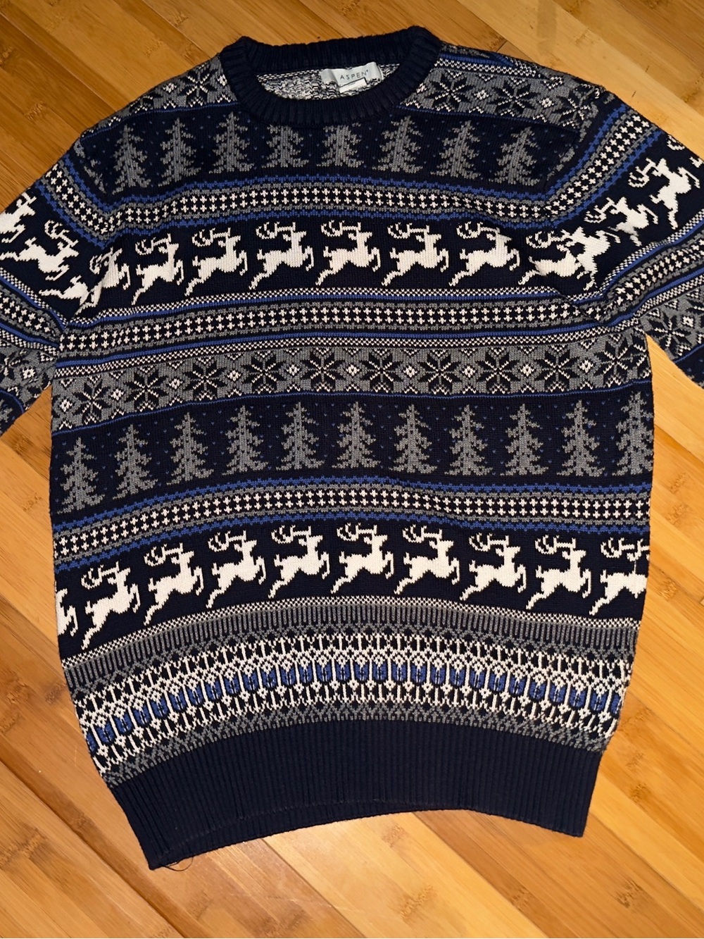 Aspen Men’s Fair Isle Reindeer Sweater Size M Navy Blue Gray White